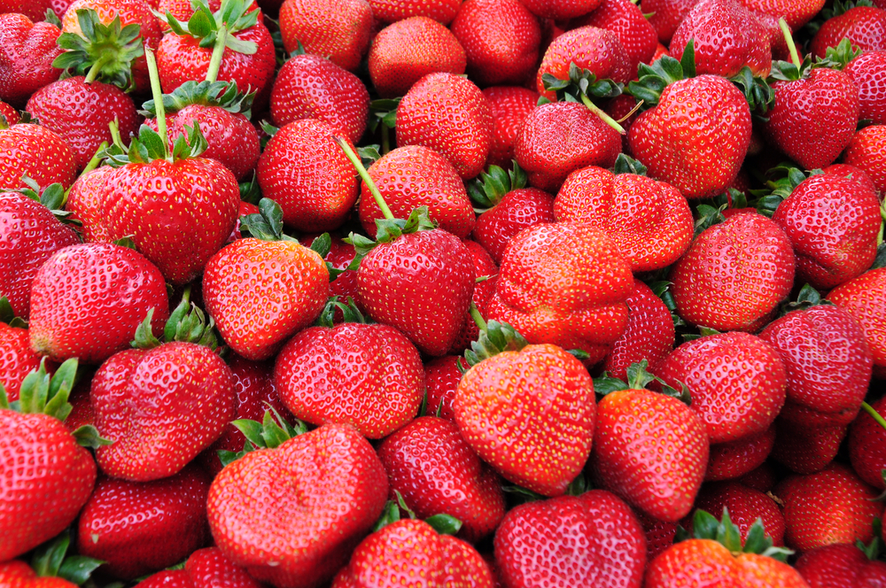 eat well group of fresh strawberries closeup