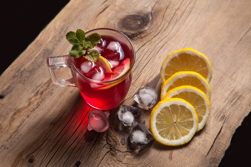 Hibiscus tea with lemon over ice